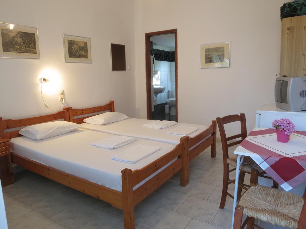 Panagiotis Apostoloudias Rooms Therma  Rom bilde
